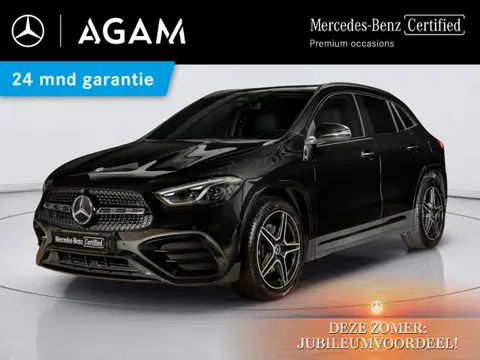Mercedes-Benz GLA 180 AMG Line Panorama dak | Trekhaak