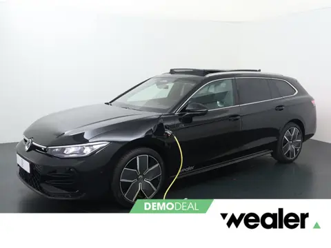 Volkswagen Passat Variant R-Line Edition 1.5 eHybrid 150 kW / 204 PK DSG | Trekhaak wegklapbaar | St