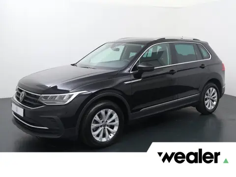 Volkswagen Tiguan 1.5 TSI Life Business | 130 PK | Adaptive cruise control | Voorstoelen verwarmd / 