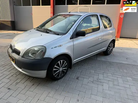 Toyota Yaris 1.0-16V VVT-i Terra