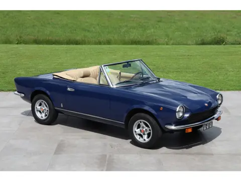 Fiat 124 Sport Spider 1800 (bj 1978)