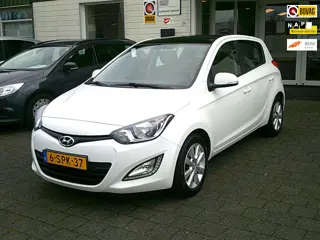 Hyundai I20 1.4i i-Vision (Aut./AIRCO/LMV/NAV.)