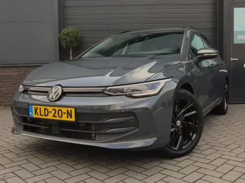 Volkswagen Golf Variant 1.5 eTSI Life Edition | Trekhaak | Black | Stuur en  Stoelverwarming