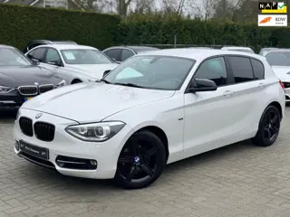 BMW 1-serie 114i Upgrade Edition Sport|Nieuwe Ketting + Klepseals|Navigatie|Leder|Airco|Cruise contr