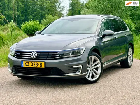 Volkswagen Passat Variant 1.4 TSI GTE Highline 86%SOH Leder Clima Panodak Trekhaak Stoelverwarming N