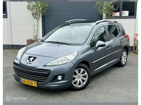 Peugeot 207 SW RIJKAAR/APK/HISTORY/PANORAMADAK/TREKHAAK/NAP/AIRCO/5drs//DIREKT MEE