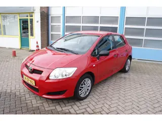 Toyota Auris 1.4-16V Terra