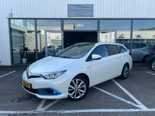 Toyota Auris Touring Sports 1.8 Hybrid Lease pro LEER | PANO | CRUISE | TREKHAAK | CLIMA | STOELVERW