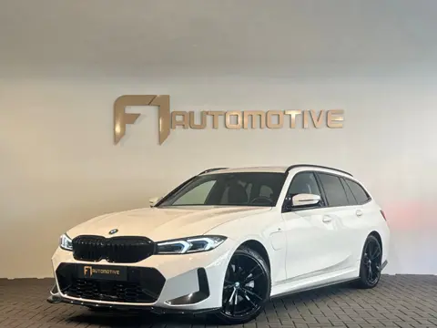 BMW 3-serie Touring 330e M Sport HuD|Keyless|Sfeer|Camera