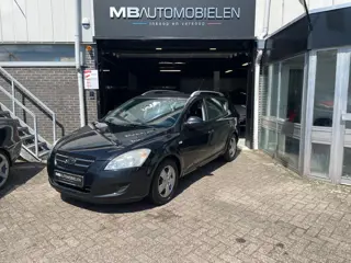 Kia Cee'd Sporty Wagon 1.6 X-tra/Zwart/Apk/Airco/Trekhaak/NAP/1e eigenaar/124DKM!