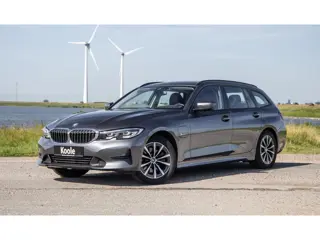 BMW 3-serie Touring 320e LED / DEALER ONDERHOUDEN / STOELVERWARMING / CAMERA / CARPLAY