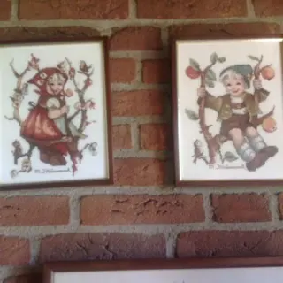 Hummeltjes, geborduurd, - 2 stuks