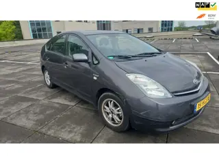 Toyota Prius €3950,-1.5 VVT-i Business Edition Apk 06/2027 Nap pas