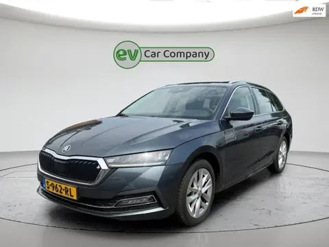 Skoda Octavia Combi 1.5 e-TSI Business Edition Plus | Automaat | Adapt. Cruise | Trekhaak | Camera |