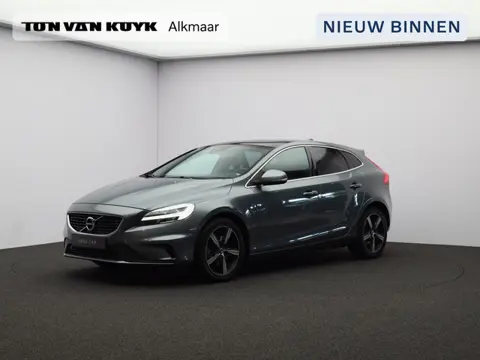 Volvo V40 T3 152PK Polar+ Sport / Trekhaak / Panoramisch Dak / DAB+ / Verwarmbare Voorruit / Leder/N