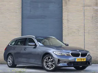 BMW 3 Serie Touring 320i Sportline Keyless | Camera | Carplay | M Sport stuurwiel | Sfeerverlichting