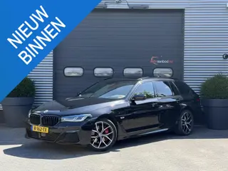 BMW 5-serie Touring 530e M-Sport | Panoramadak | Camera | Head-Up Display | Elektrische Trekhaak | E