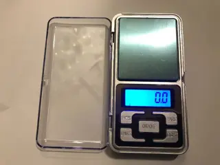 Weegschaaltje van 0.01 gram tot 200 gram