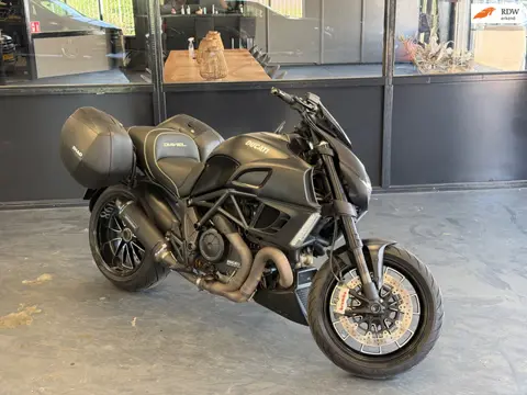 Ducati Tour Diavel AMG 2013