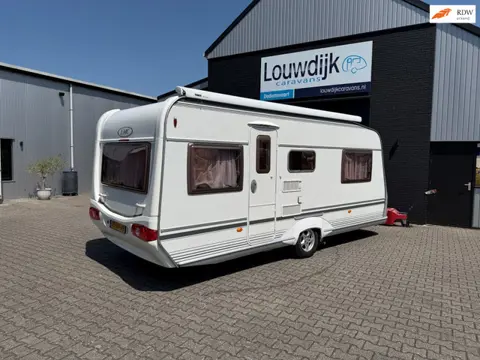 LMC Dominant 520 E ’06 (Mover, Enkele Bedden, Rondzit)