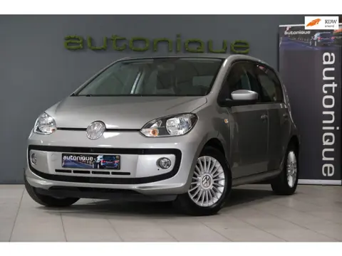 Volkswagen Up! 1.0 BMT high up 88dkm Airco/Stoelverwarming/15"LMV 5 deuren