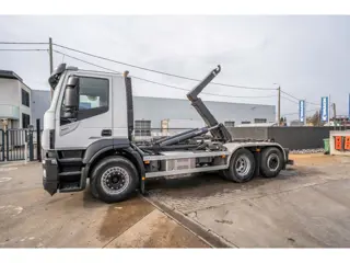 Iveco STRALIS 420 (bj 2017, automaat)