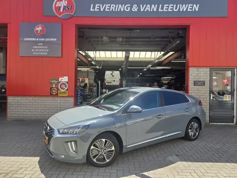 Hyundai IONIQ 1.6 GDi PHEV Premium/ Navigatie/ Stoel en stuur verwarming/ Parkeersensoren V+A/ Rijkl