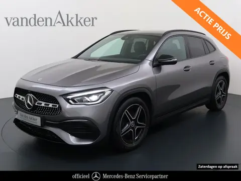 Mercedes-Benz GLA 180 AMG // Camera // Elek. Achterklep // Sfeerverlichting // Night pakket // 19" A