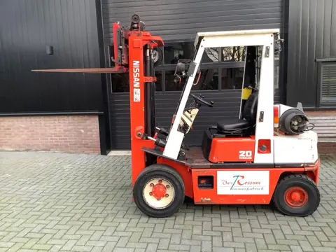 Nissan 2 tonner automaat freelift