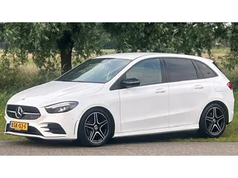 Mercedes-Benz B-Klasse 200 BUSINESS SOLUTION AMG 29.000KM!! NAVIGATIE PREMIUM, APPLE CARPLAY, STOELV