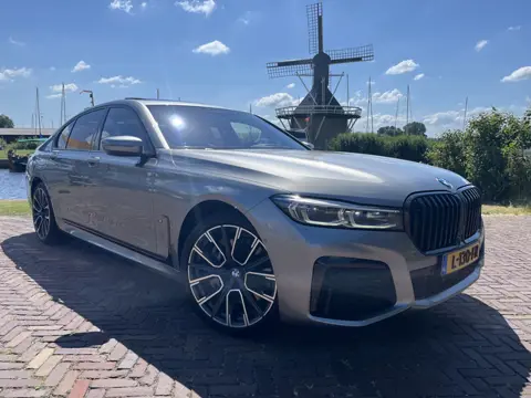 BMW 7 Serie 745e High Executive M-Sport/ Schuif-kantel dak / Hud / Led / Carplay / dealer onderhoude