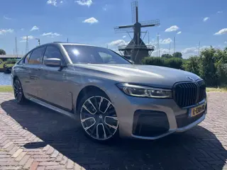 BMW 7 Serie 745e High Executive M-Sport/ Schuif-kantel dak / Hud / Led / Carplay / dealer onderhoude