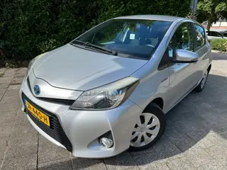 Toyota Yaris AUTOMAAT, HYBRIDE MET AIRCO, NAVIGATIE & APK!