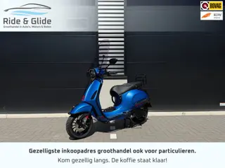 Vespa Bromscooter Sprint 50 200KM als nieuw full optie garantie