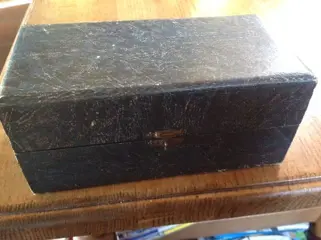 Onderzetters , - oud , glas, in opbergdoos