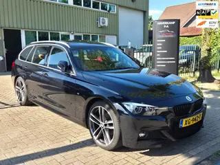 BMW 3-serie Touring 320i M Sport Ed volle optielijst Trekhaak Pano CarPlay 19inch M Velgen Stuurverw