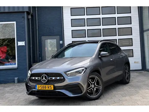 Mercedes-Benz GLA-klasse 200 Business Solution AMG | Pano | Camera | Night-Pakket