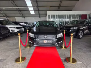 Volkswagen Passat 1.6 TDI Highline SEDAN LIMOUSINE Alcantara!