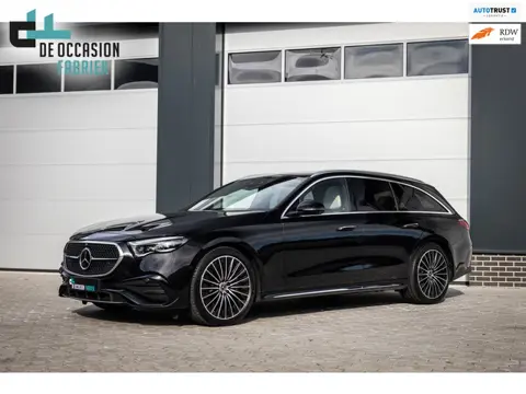 Mercedes-Benz E-klasse Estate 300 e AMG Luchtvering Pano Burmester Superscreen Trekhaak