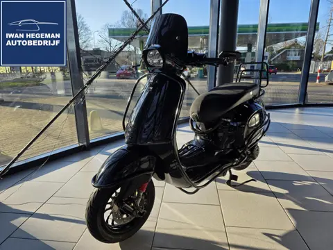 Vespa Sprint 50 | Laag windscherm | Achterdrager | Sierbeugelset | Spiegelset