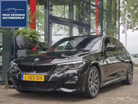 BMW 3-serie 318i High Executive | M Sport Pack | PDC+Camera | Climate | Panoramadak | Leder |