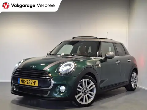 MINI 5-deurs 1.5 Cooper Chili | Navigatie | LM Velgen 17" | Voorstoelen Verwarmd | Elektrisch Glazen