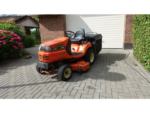 Kubota G18 Zitmaaier  met opvangbak