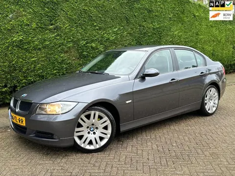 BMW 3-serie 318i High Executive /AUTOMAAT/CLIMA/PDC/CRUISE/VELGEN!/