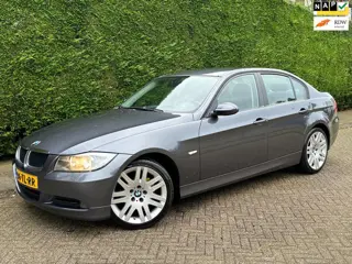 BMW 3-serie 318i High Executive /AUTOMAAT/CLIMA/PDC/CRUISE/VELGEN!/