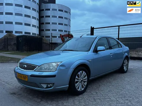 Ford Mondeo 2.0-16V Platinum
