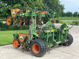 Amazone ED 801K amazone mais zaaier 8 rijer (bj 1999)