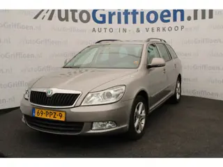 Škoda Octavia Combi 1.2 TSI Ambition met lichte voorschade RV auto is rijdbaar