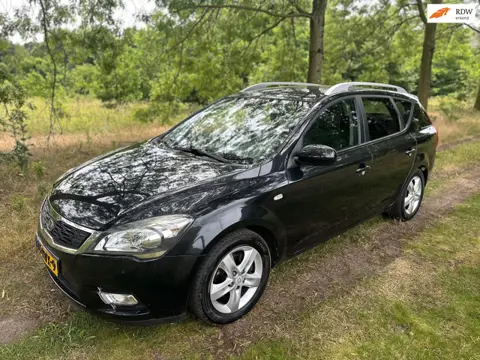 Kia Cee'd 1.4 CVVT X-ecutive apk t/m 25-03-2027