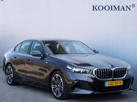 BMW 5 Serie 520i 208 Pk Automaat M-pakket / Leer / Navi / DAB / Apple Carplay / Stoelkoeling